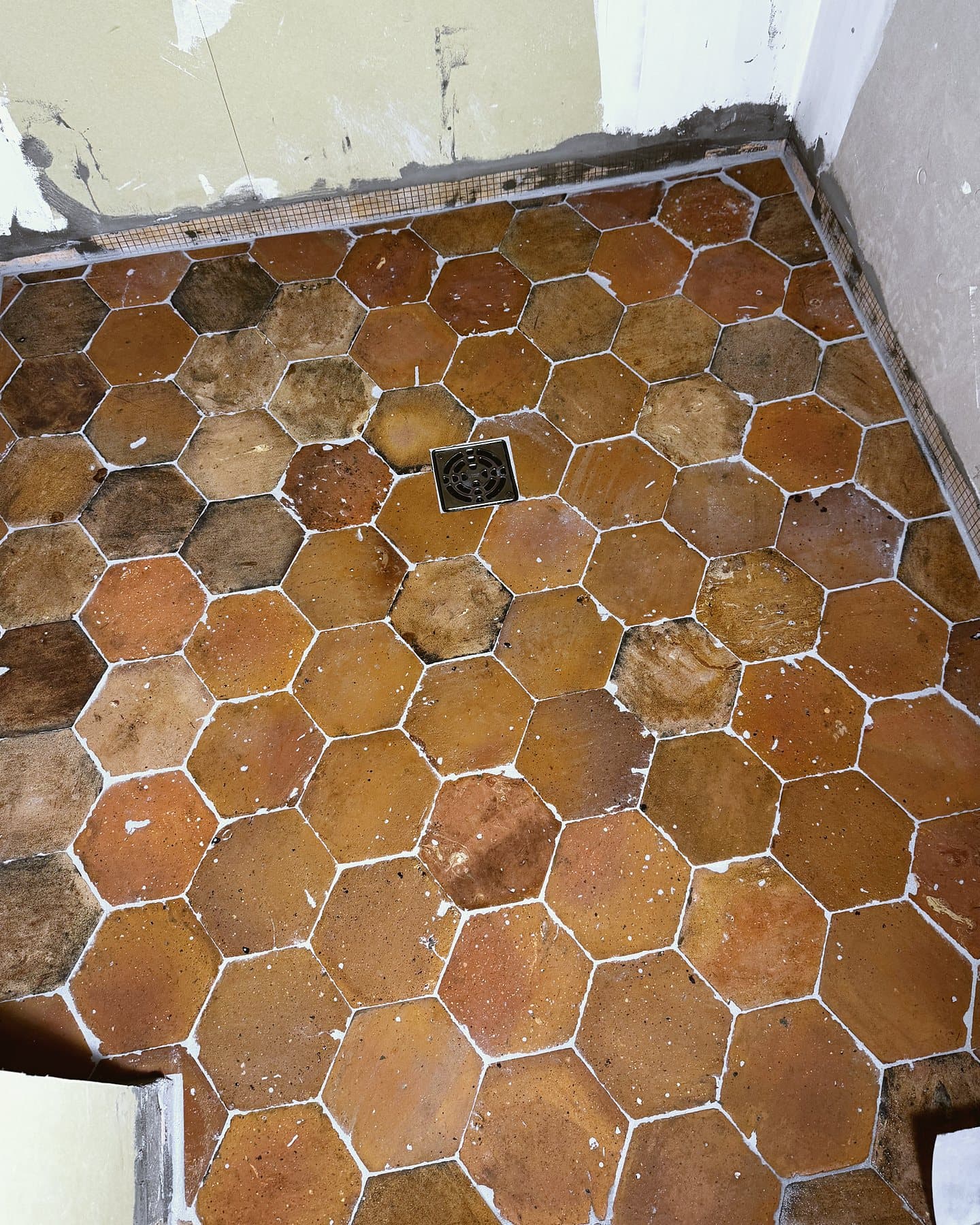 Tomettes anciennes, plusieurs formats — pose sur natte, plancher chauffant, pose collée, Tomettes de récupération, Beaumes-de-Venise (84) — AG SOLS