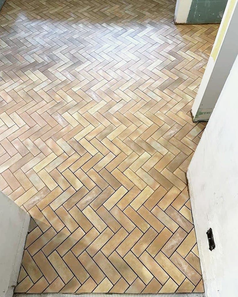 Imitation zelliges — pose en chevrons, sol et douche, pose collée, Salle de bain en zelliges, Beaumes-de-Venise (84), vue 3 — AG SOLS