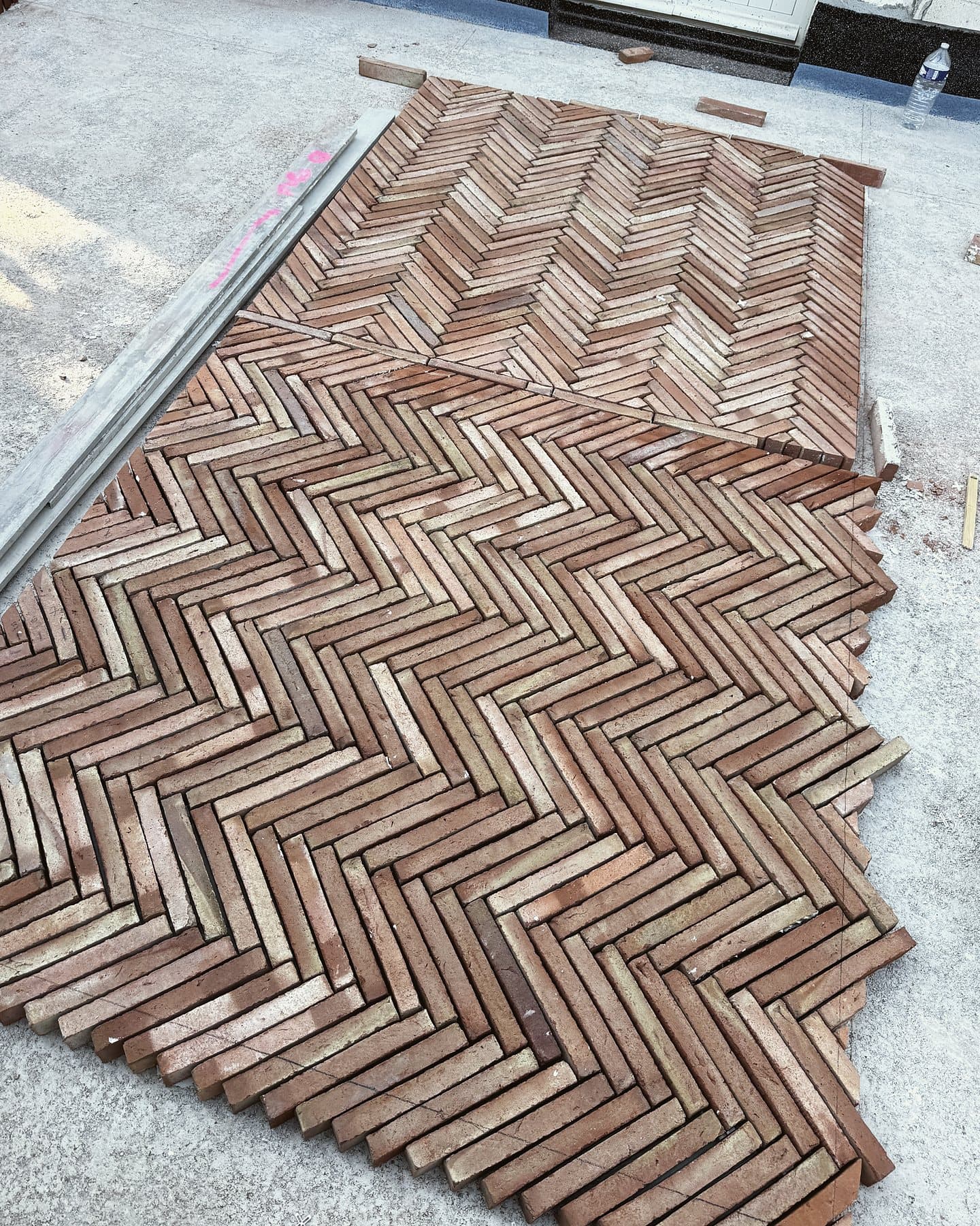 Parefeuilles briquettes — pose en chevrons, pose collée, Villa, parefeuilles en chevrons, Saint-Jean-Cap-Ferrat (06), vue 6 — AG SOLS