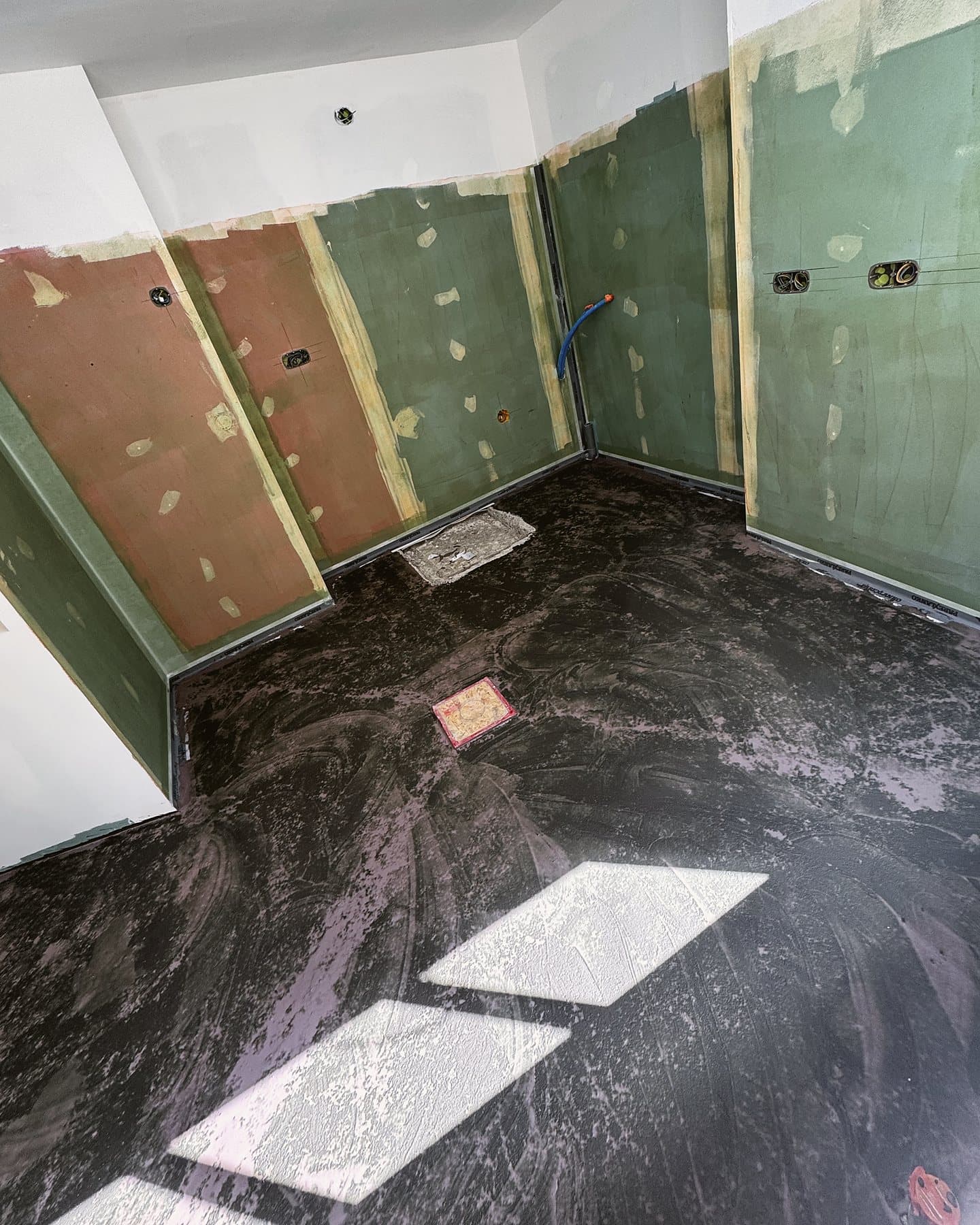 Carrelage antidérapant et faïence 20 × 20 — pointes de diamant, pose collée, Restaurant La Cabane, Villeneuve-lès-Avignon, vue 4 — AG SOLS