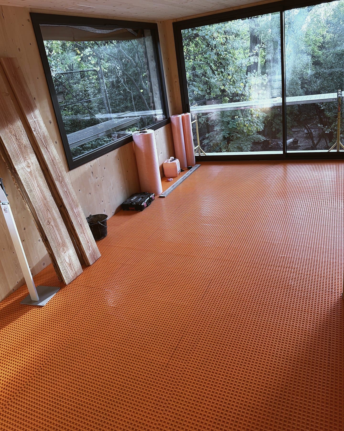 Carrelage 60 × 60 — pose sur natte de désolidarisation, pose collée, Carrelage 60 × 60 sur plancher bois, Sauveterre, vue 3 — AG SOLS