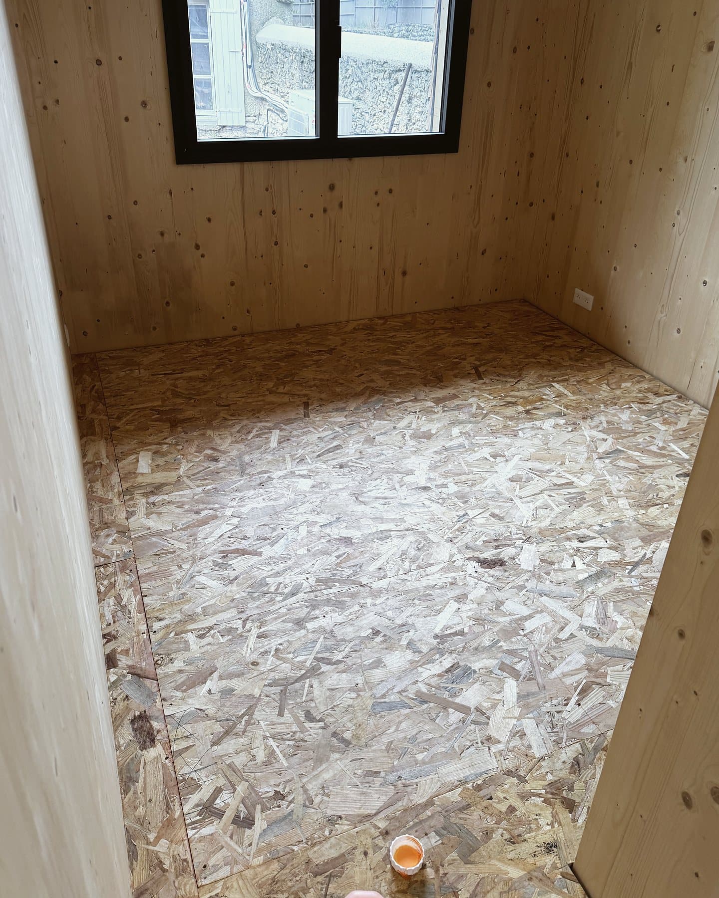 Carrelage 60 × 60 — pose sur natte de désolidarisation, pose collée, Carrelage 60 × 60 sur plancher bois, Sauveterre, vue 4 — AG SOLS